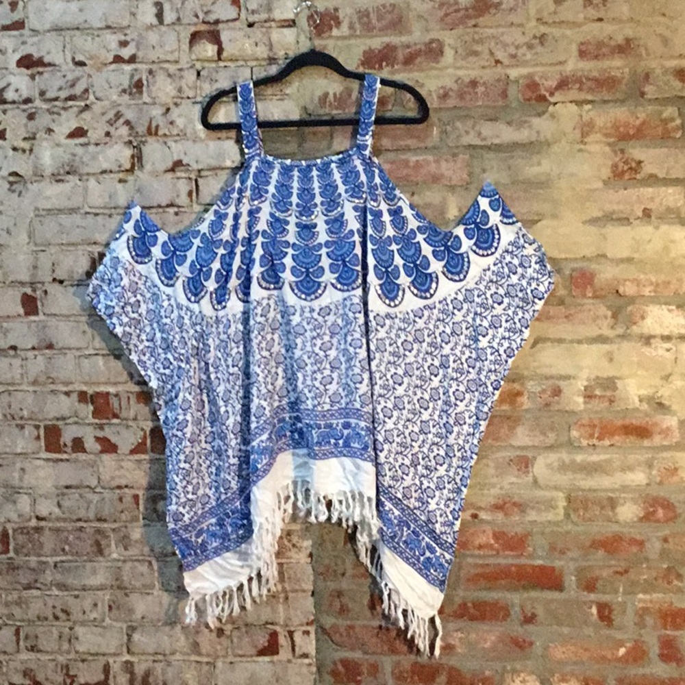 Cold shoulder beachy top